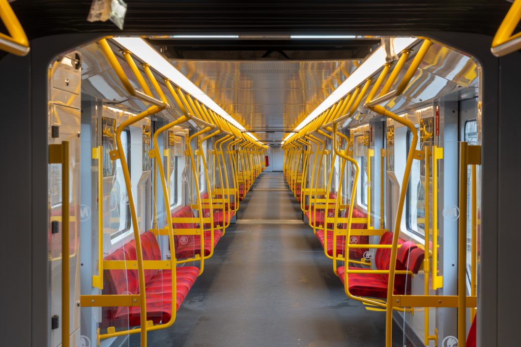 В салоне поезда метро от Skoda Transportation для Варшавы