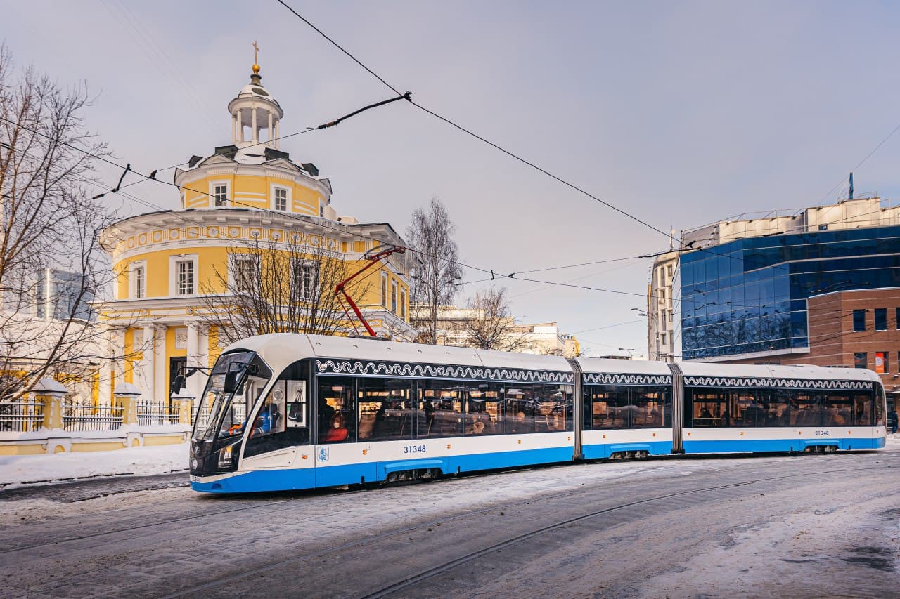 Трамвай 71-931М «Витязь», оборудованный суперконденсаторами, на улицах Москвы, февраль 2021 года
