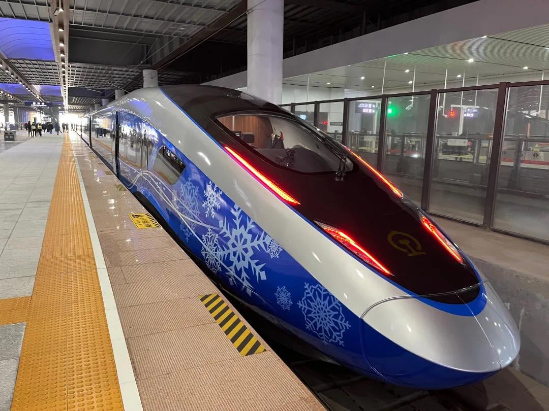 Высокоскоростной поезд Fuxing Intelligent производства CRRC