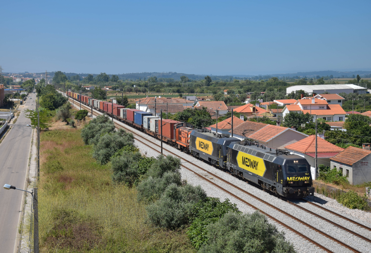 Грузовой поезд Medway в городе Формоселья, Португалия