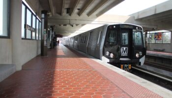 Kawasaki Rail принимает меры для предотвращения схода колесных пар поездов в Вашингтонском метро