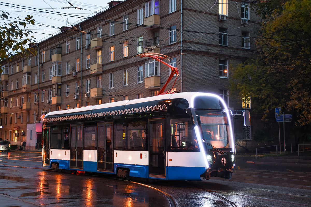 Трамвай 71-628М производства СТМ и УКВЗ на обкатке Москве