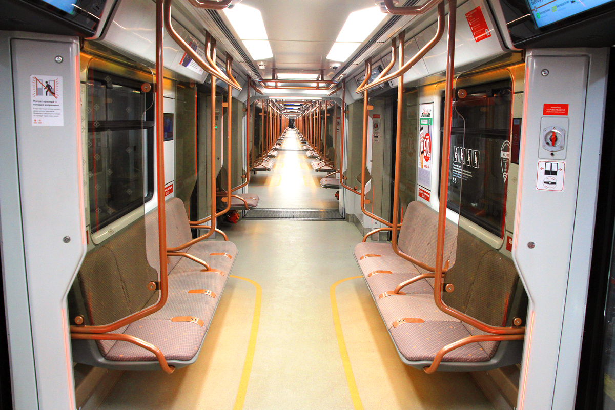 В салоне вагонов поезда метро «Москва-2020»