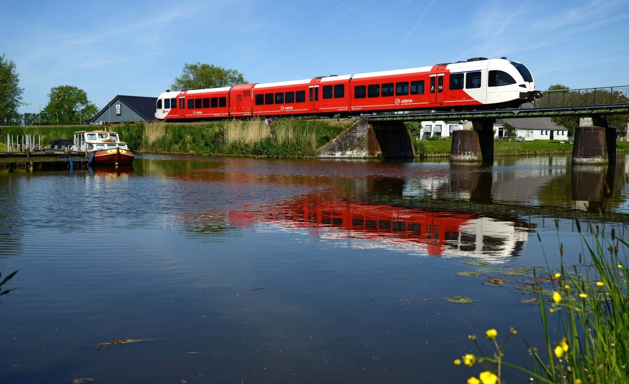Беспилотный дизель-поезд Stadler GTW3 во время опытного заезда с пассажирами в 2020 году