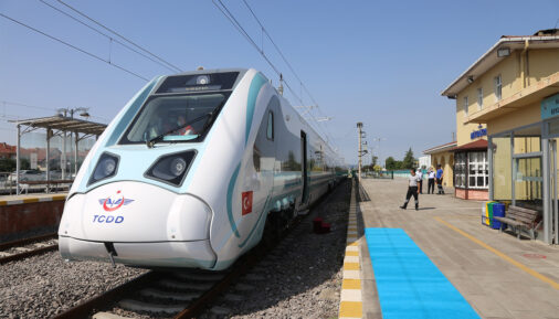 Первый турецкий поезд на испытаниях