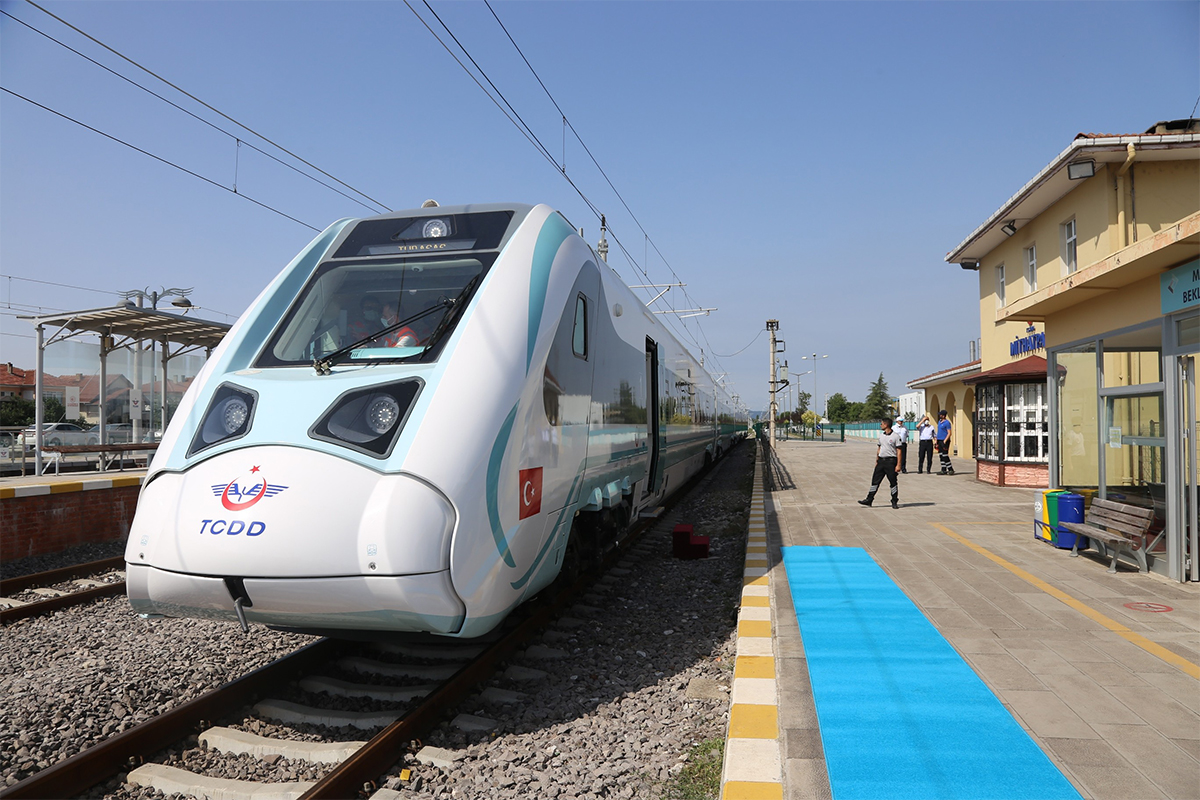 Первый турецкий поезд на испытаниях