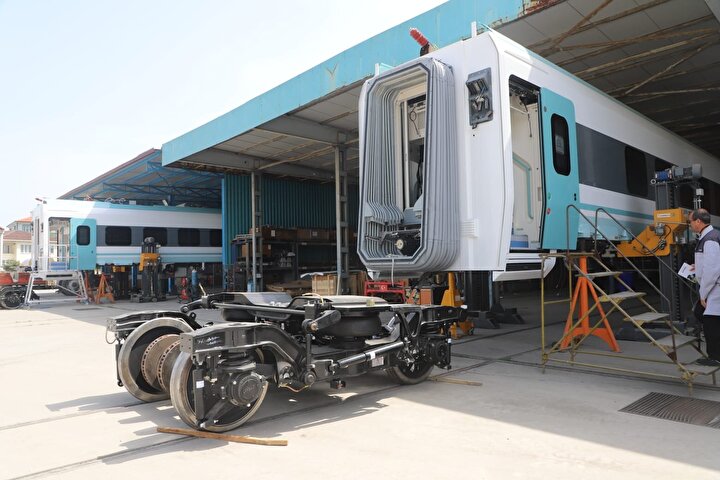 Производство вагонов первого турецкого поезда на заводе в Адапазары