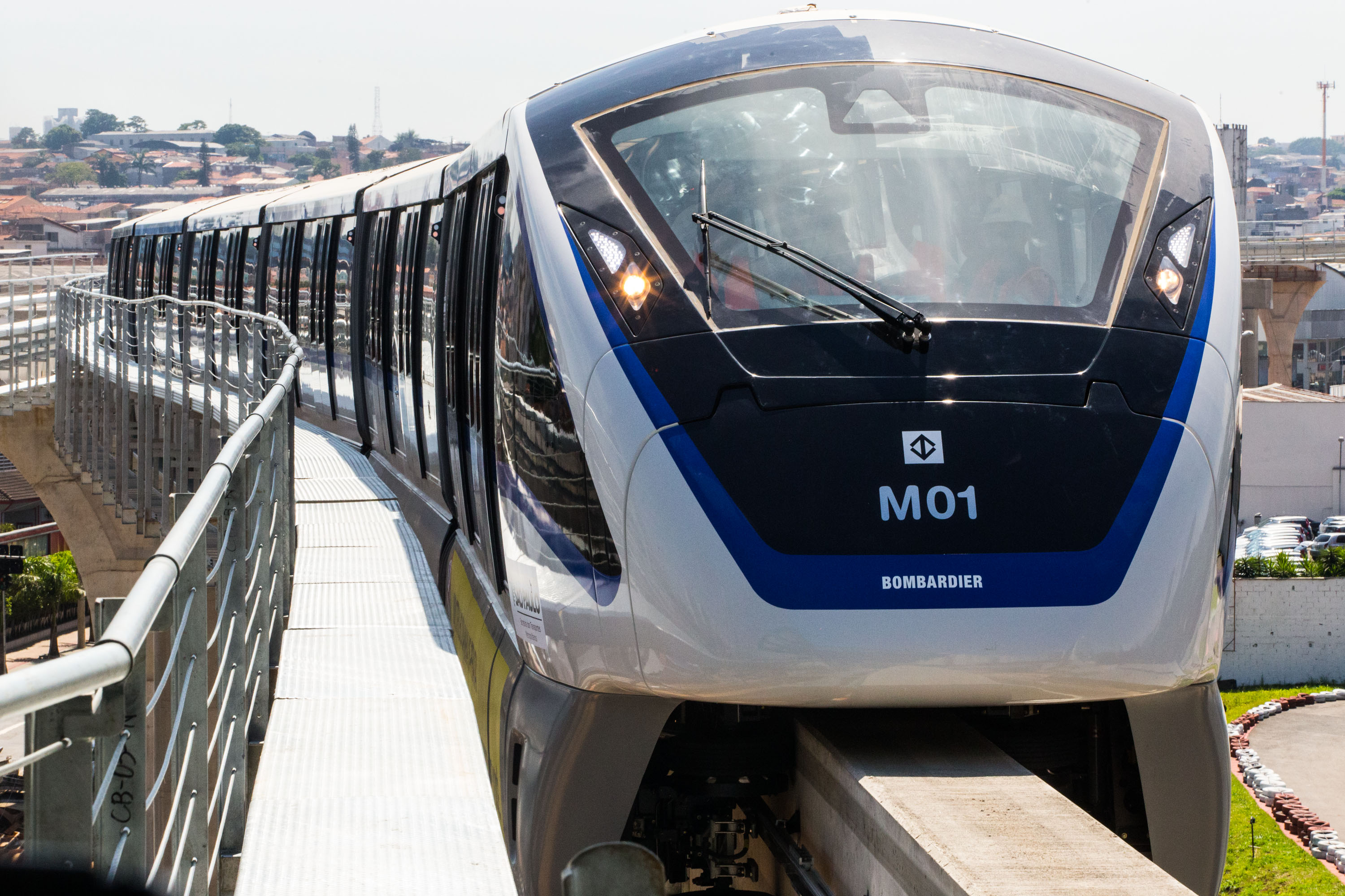 Монорельсовый поезд Innovia Monorail 300 в Сан-Паулу