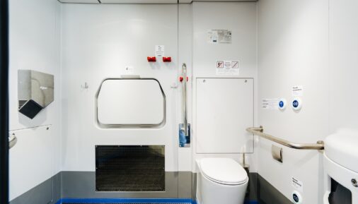 Туалетная комната в электропоезде ЭГЭ2ТВ «Иволга 3.0»
