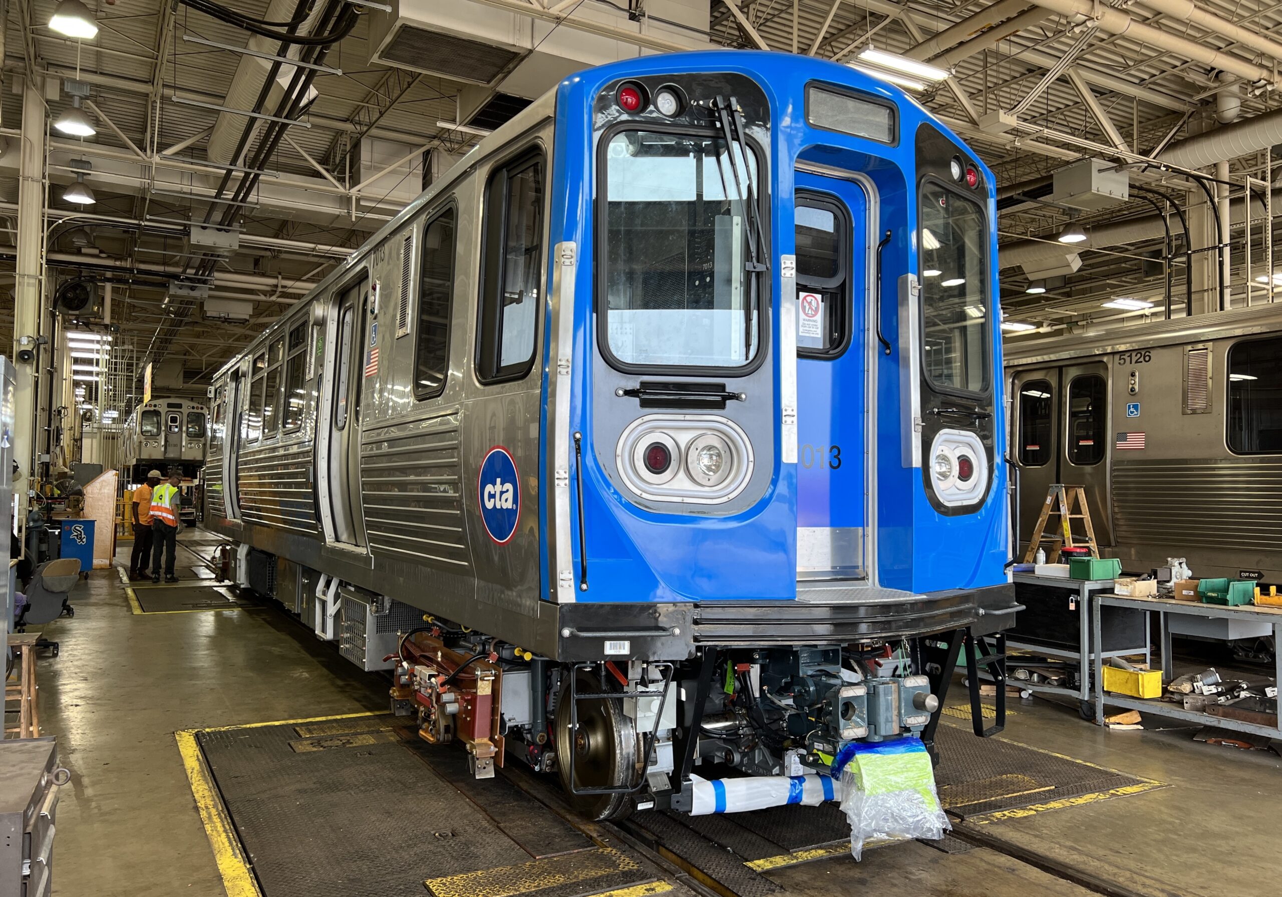 Первый поезд метро CRRC 7000-й серии, введенный в эксплуатацию в Чикаго
