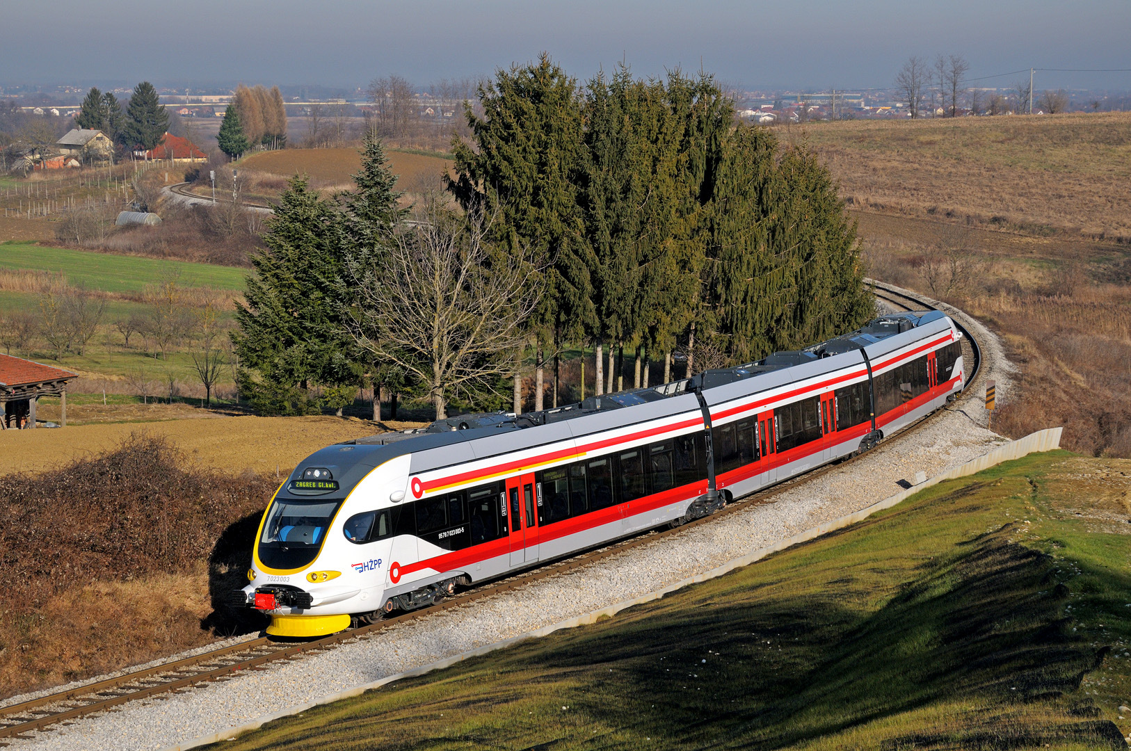 Дизель-поезд Končar класса 7023 на линии Загреб – Вараждин, 2019 год