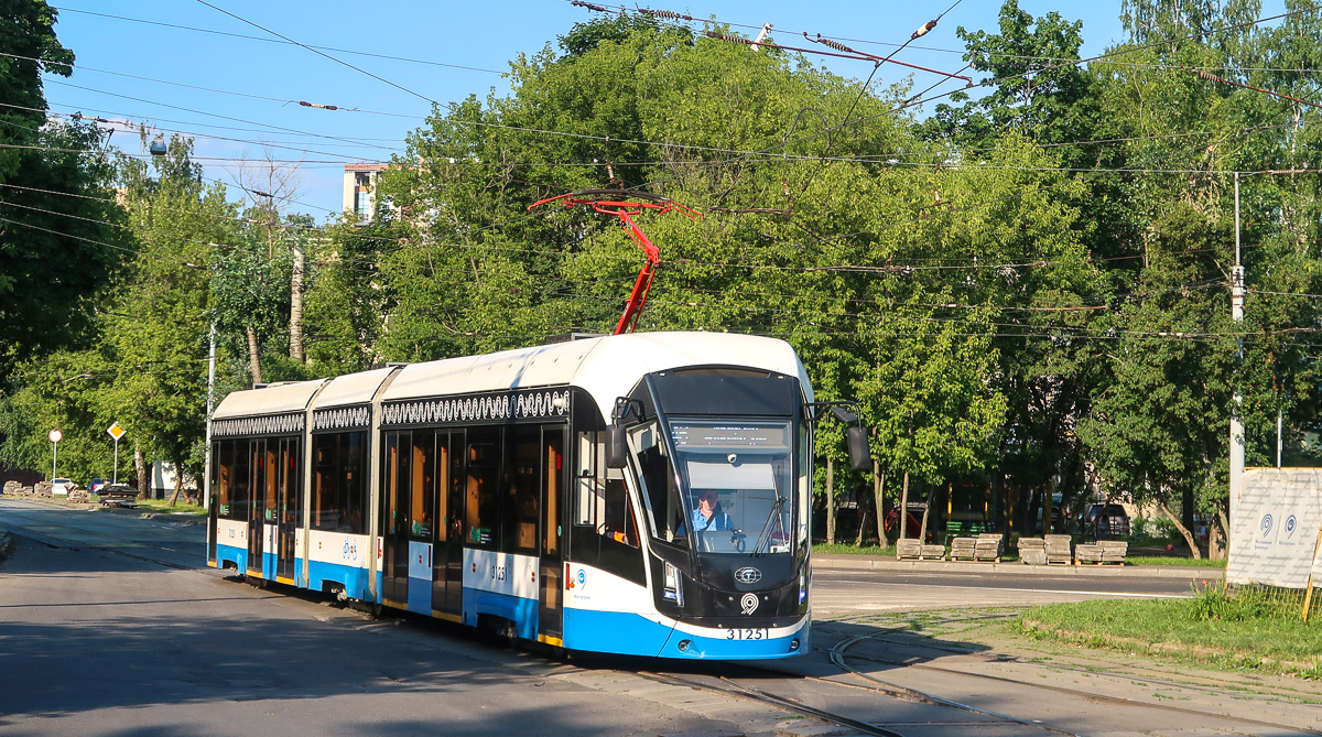 Трамвай 71-931М «Витязь М» на маршруте № 46 в Москве