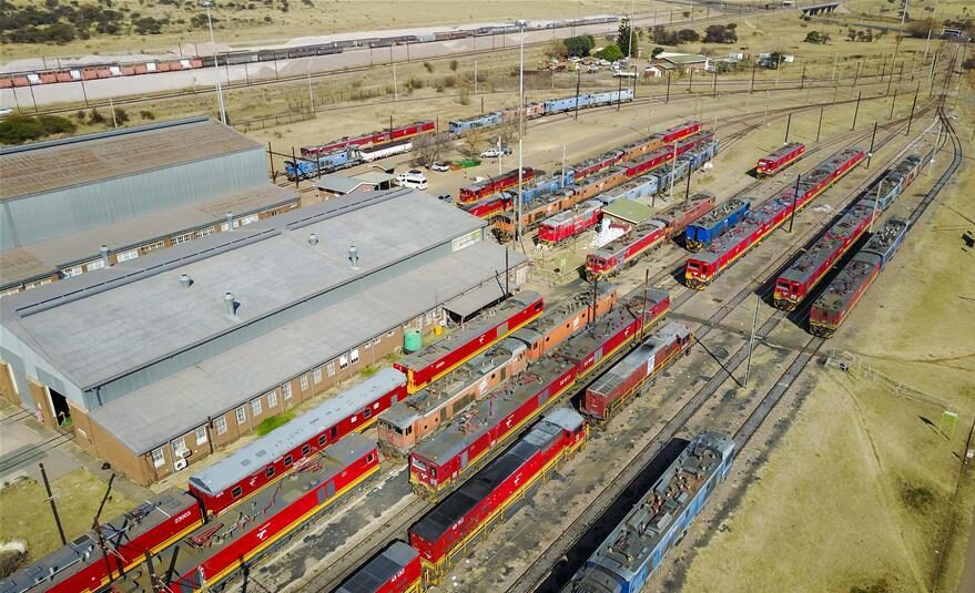 Аэрофотоснимок локомотивного депо в северной части Претории, ЮАР. Некоторые локомотивы в этом депо произведены CRRC.