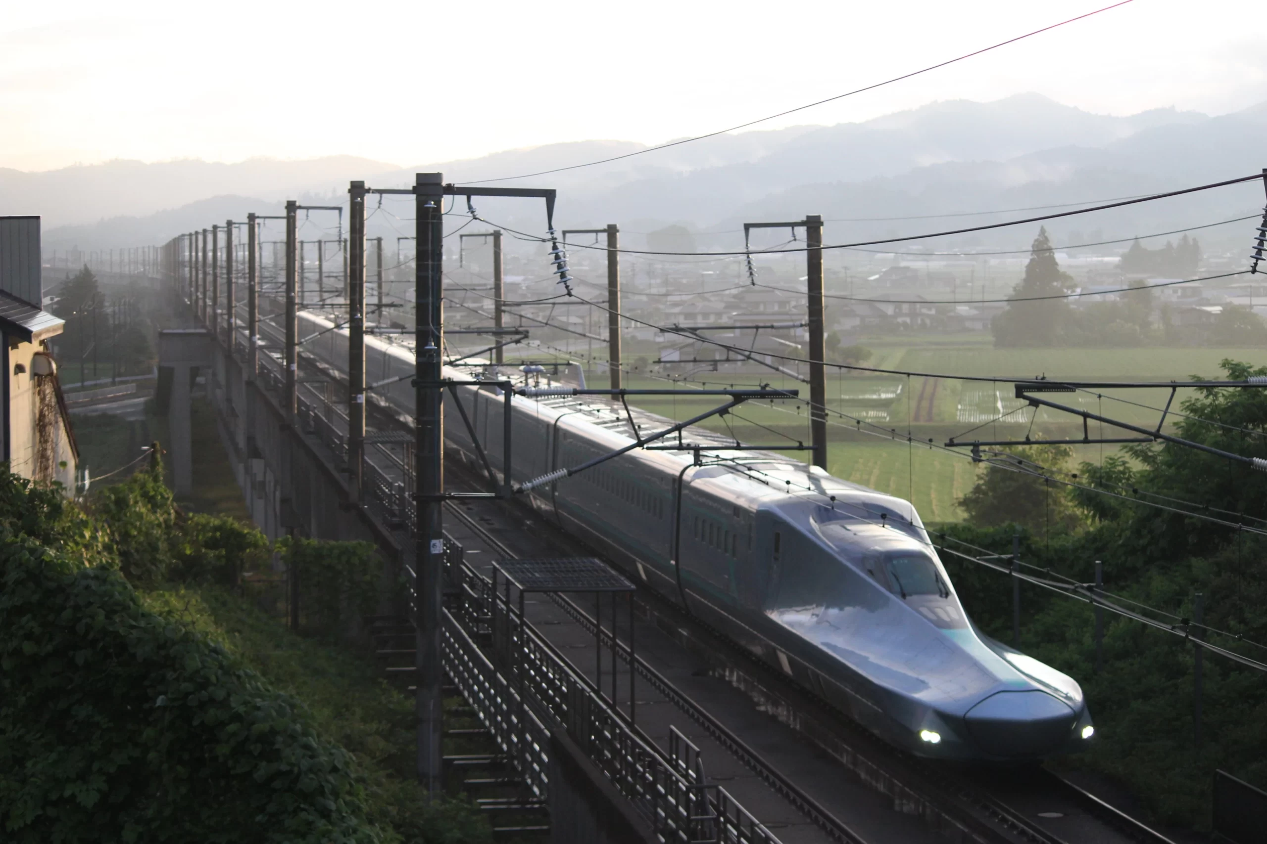 Экспериментальный высокоскоростной поезда серии E956 (ALFA-X) на испытаниях, июнь 2021 года
