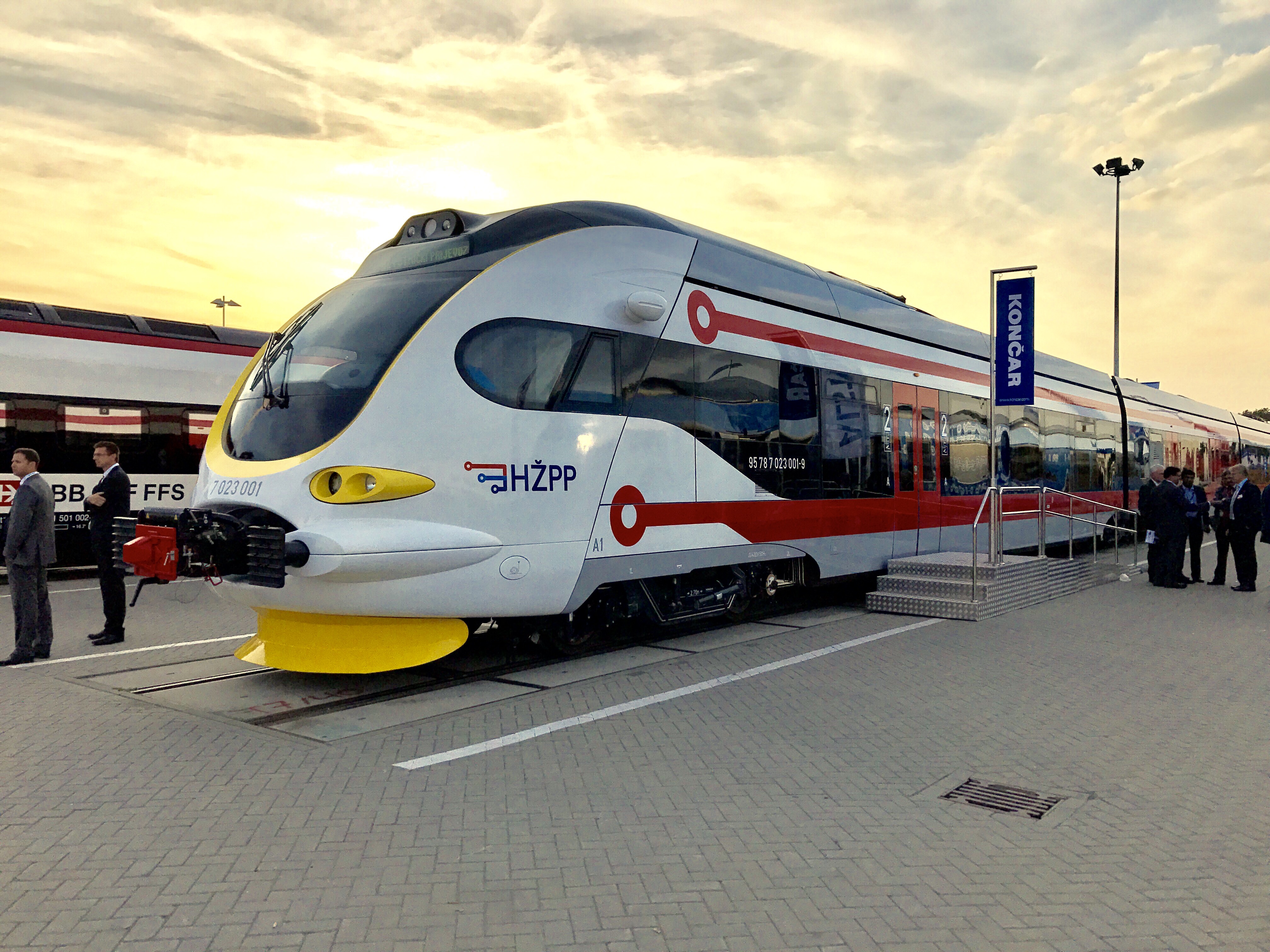 Дизель-поезд Končar класса 7023 на выставке InnoTrans в Берлине в 2016 году