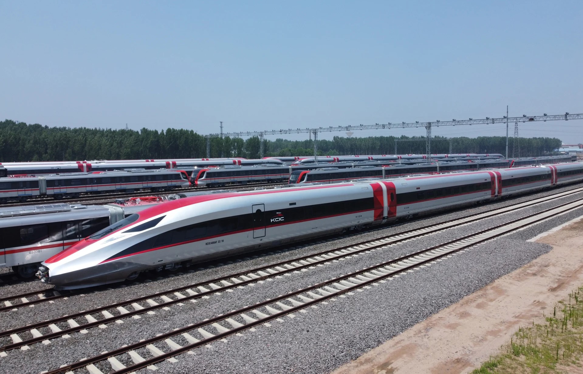 Высокоскоростные поезда KCIC400AF на путях завода CRRC в Циндао