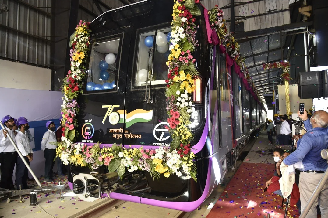 Поезд метро с алюминиевым кузовом, выпущенный Titagarh для метро Пуны