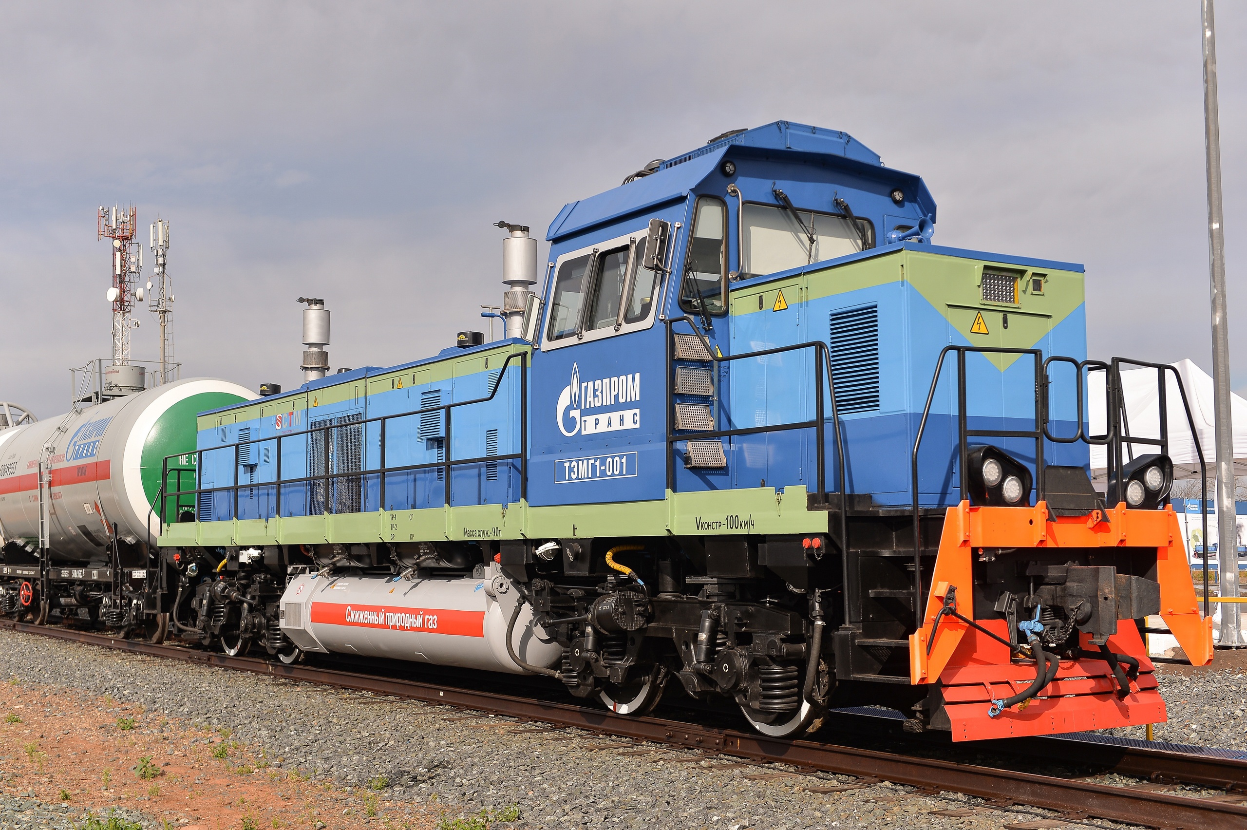 Газопоршневой маневровый локомотив ТЭМГ1 линии в Оренбургской области