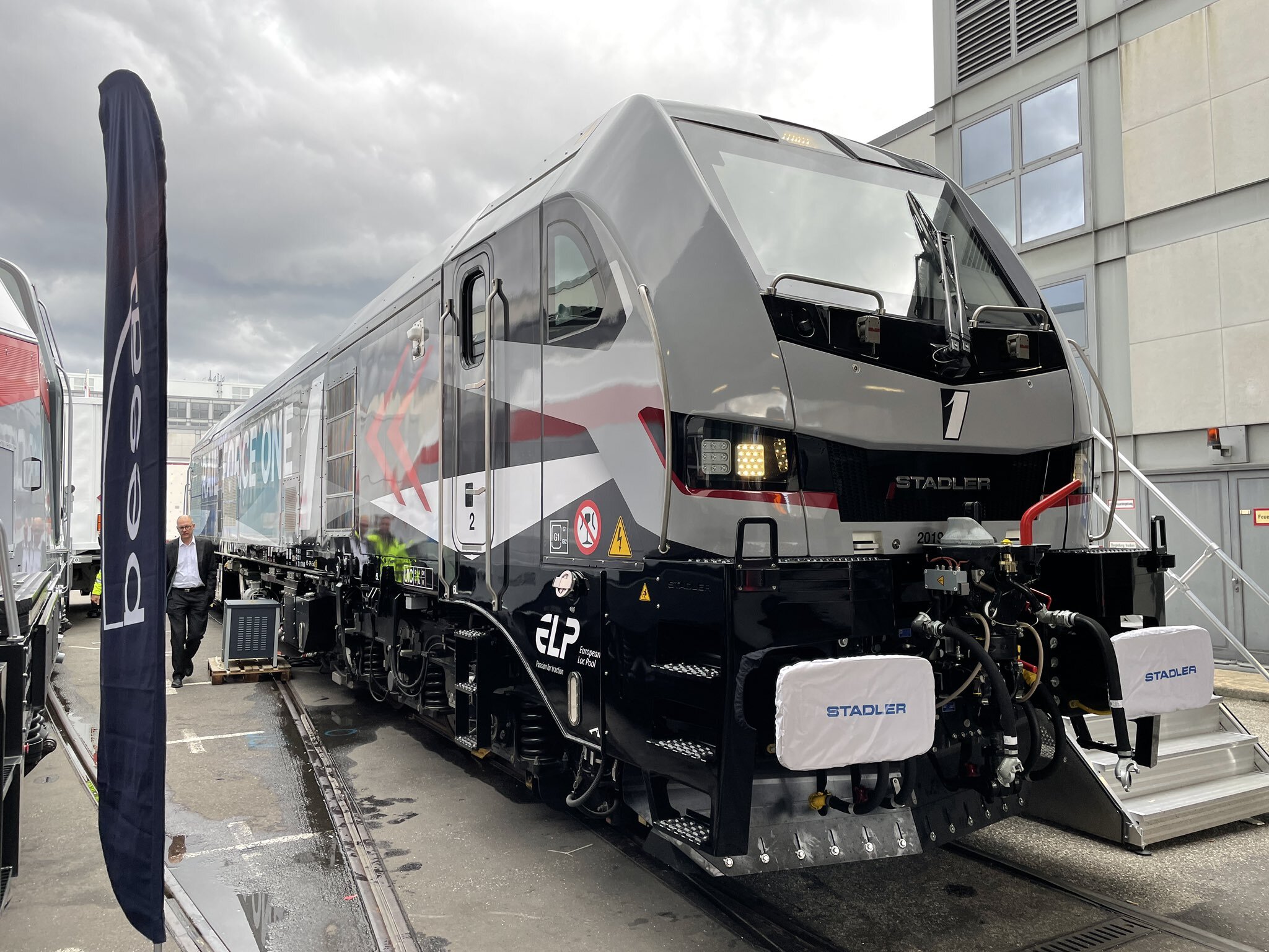 Мощнейший трехсистемный локомотив Stadler EURO9000
