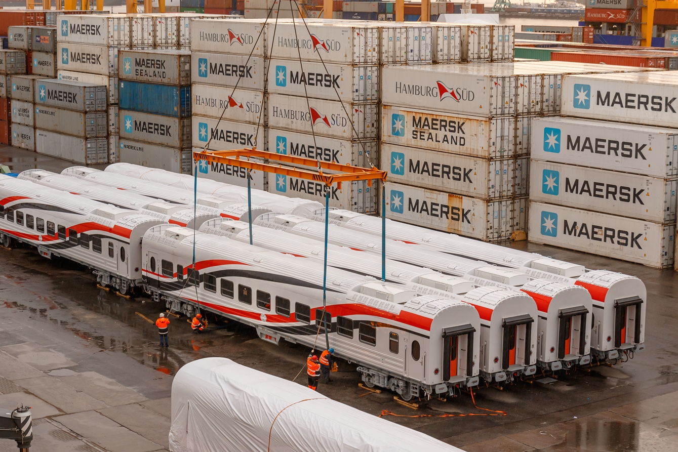 Перевозка пассажирских вагонов ТМХ для Египта по контракту 2018 года
