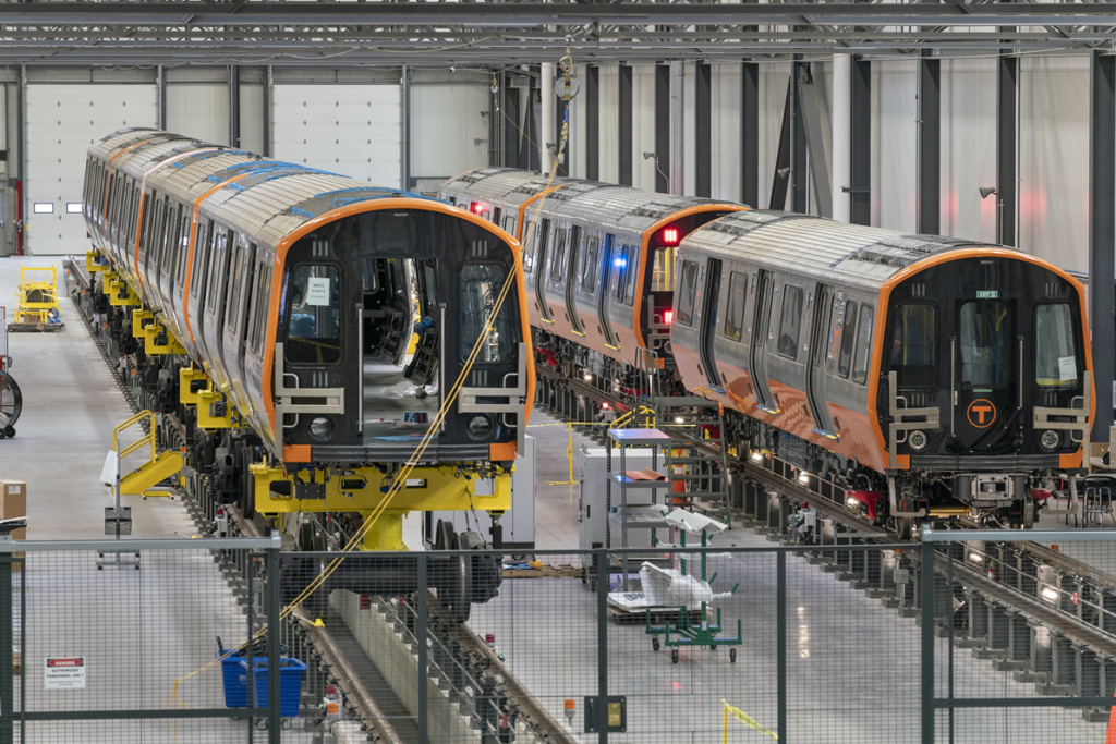Производство вагонов для Оранжевой линии метрополитена Бостона на заводе CRRC в Спрингфилде