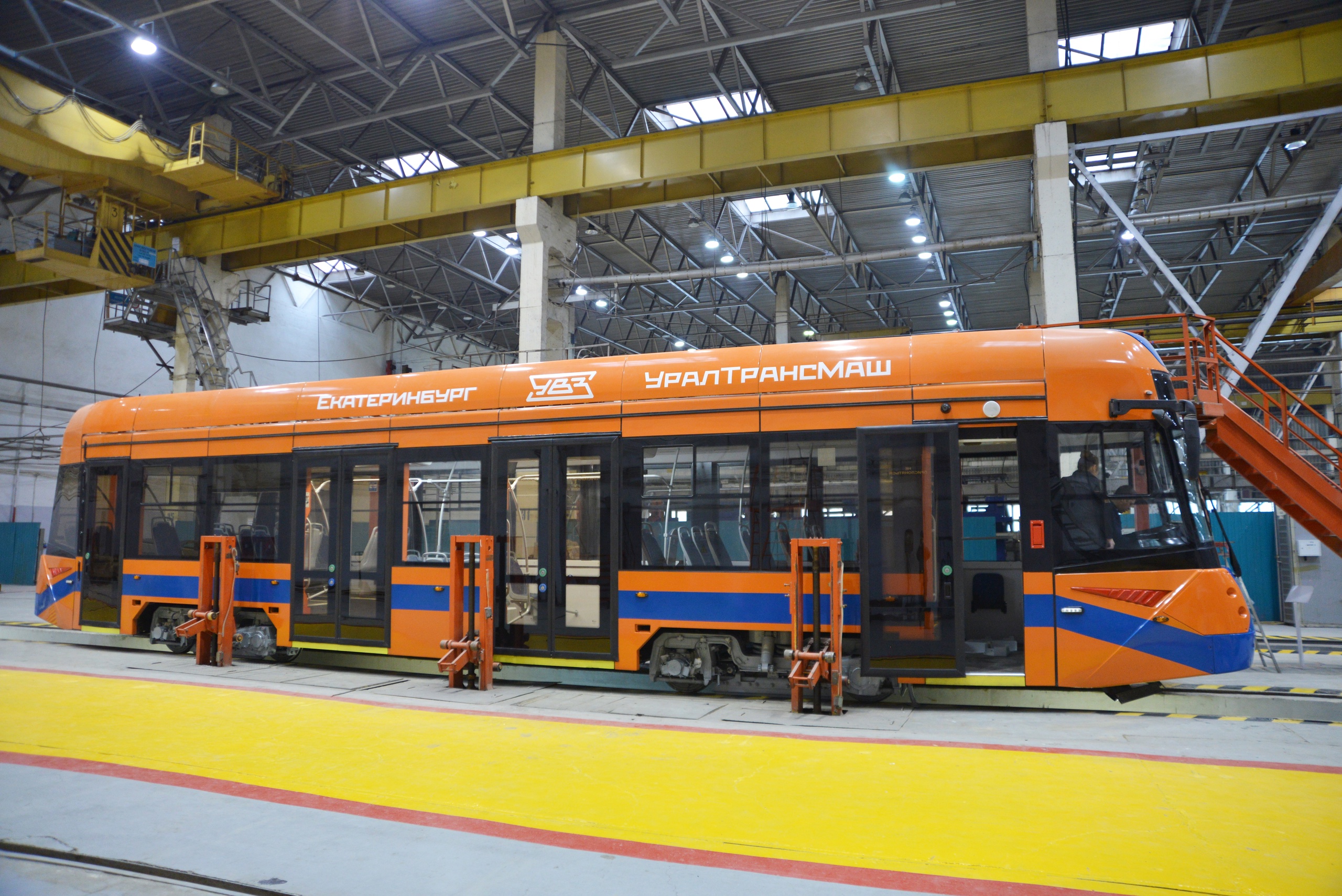 Трамвай модели 71-415 в цехах «Уралтрансмаша»