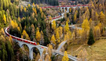 Пассажирский электропоезд из 100 вагонов совершил поездку в Швейцарии для мирового рекорда