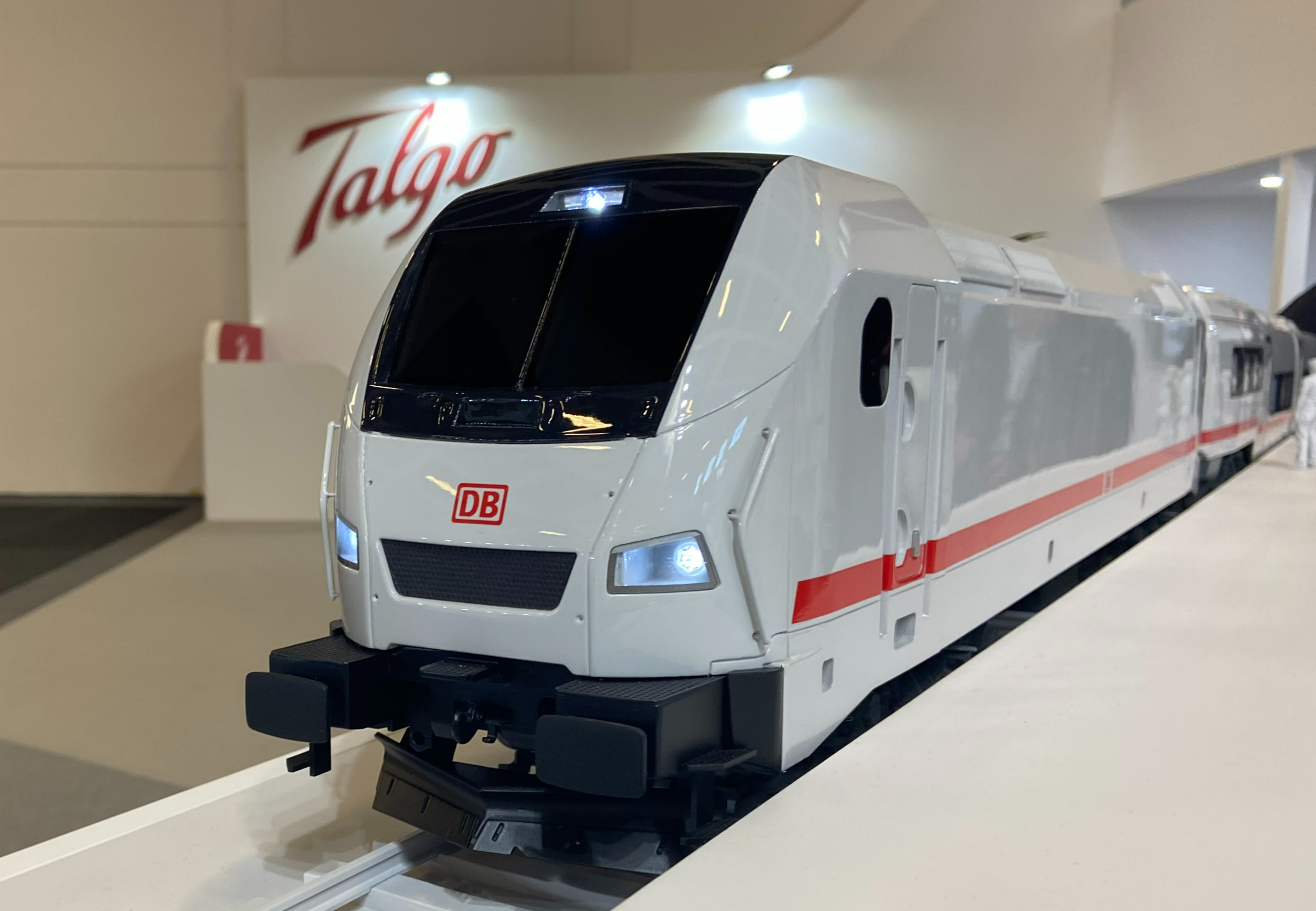 Модель поезда Talgo L для DB
