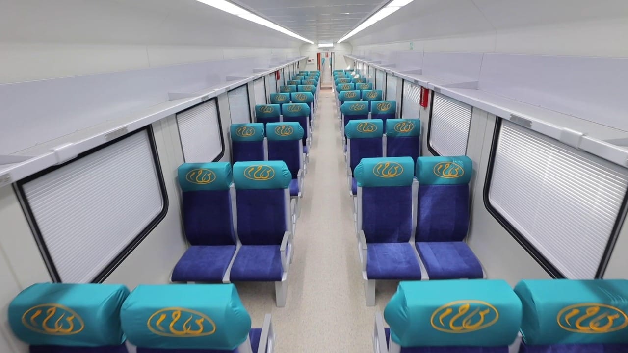Салон пассажирского вагона третьего класса для ENR
