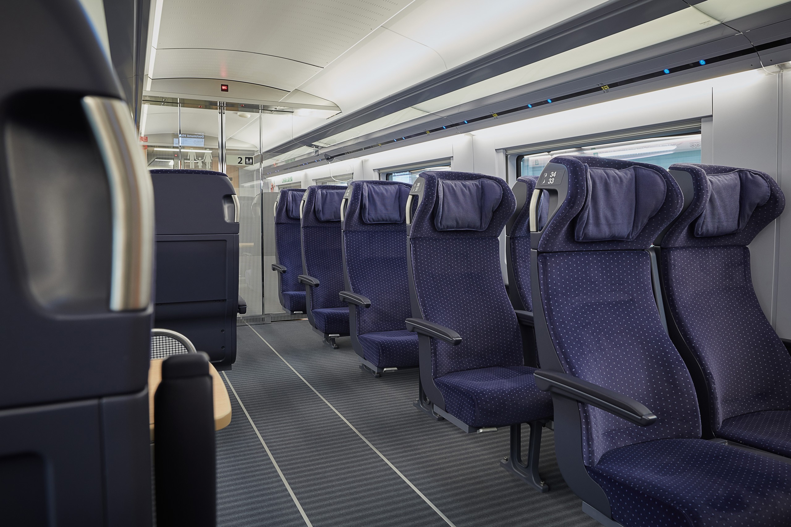 Салон высокоскоростного поезда Velaro MS (ICE 3neo)