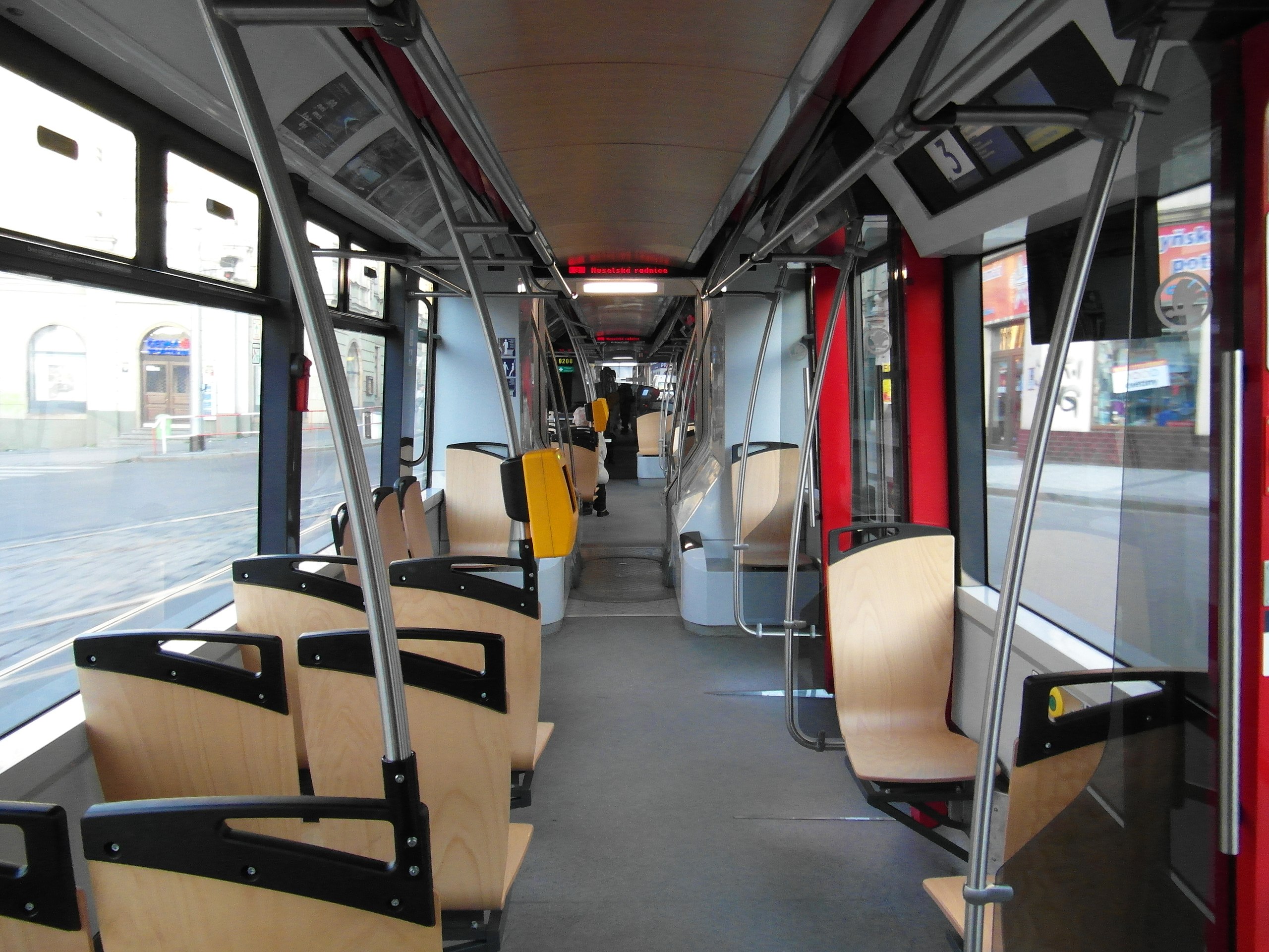 Салон трамвая Skoda ForCity 15T для Праги