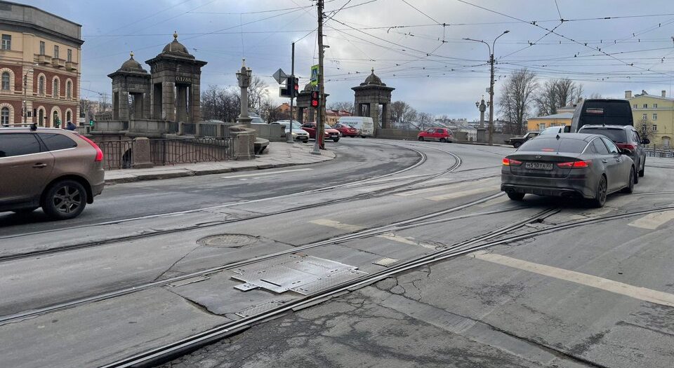 Усовершенствованный автоматический стрелочный перевод на трамвайных путях в Санкт-Петербурге