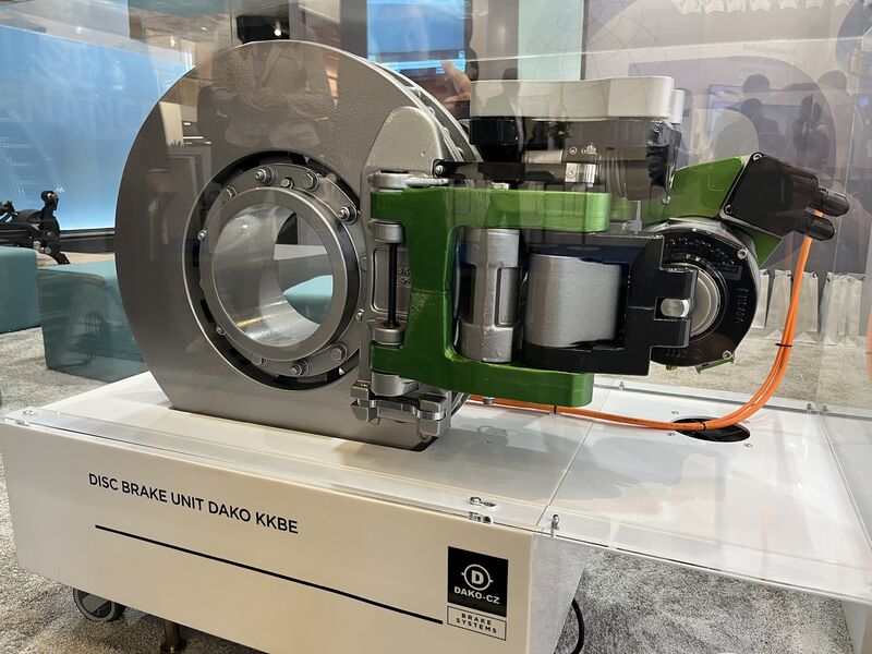 Электромеханический дисковый тормоз DAKO KKBE на выставке InnoTrans в Берлине.