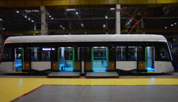 «Уралтрансмаш» представил первый обновленный низкопольный трамвай модели 71-415М