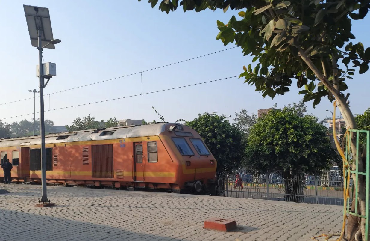 Дизель-поезд на линии Сонипат — Джинд, который планируется переоборудовать под водородную тягу
