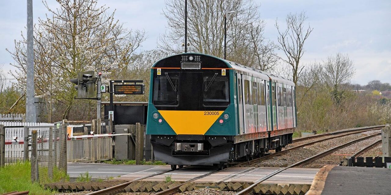 Поезд серии D78, модернизированный Vivarail под аккумуляторную тягу