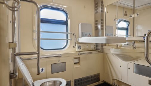 Туалет в пассажирском вагоне от КВСЗ
