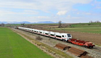 Talgo выпуcтила первый push-pull поезд ICE L для Deutsche Bahn