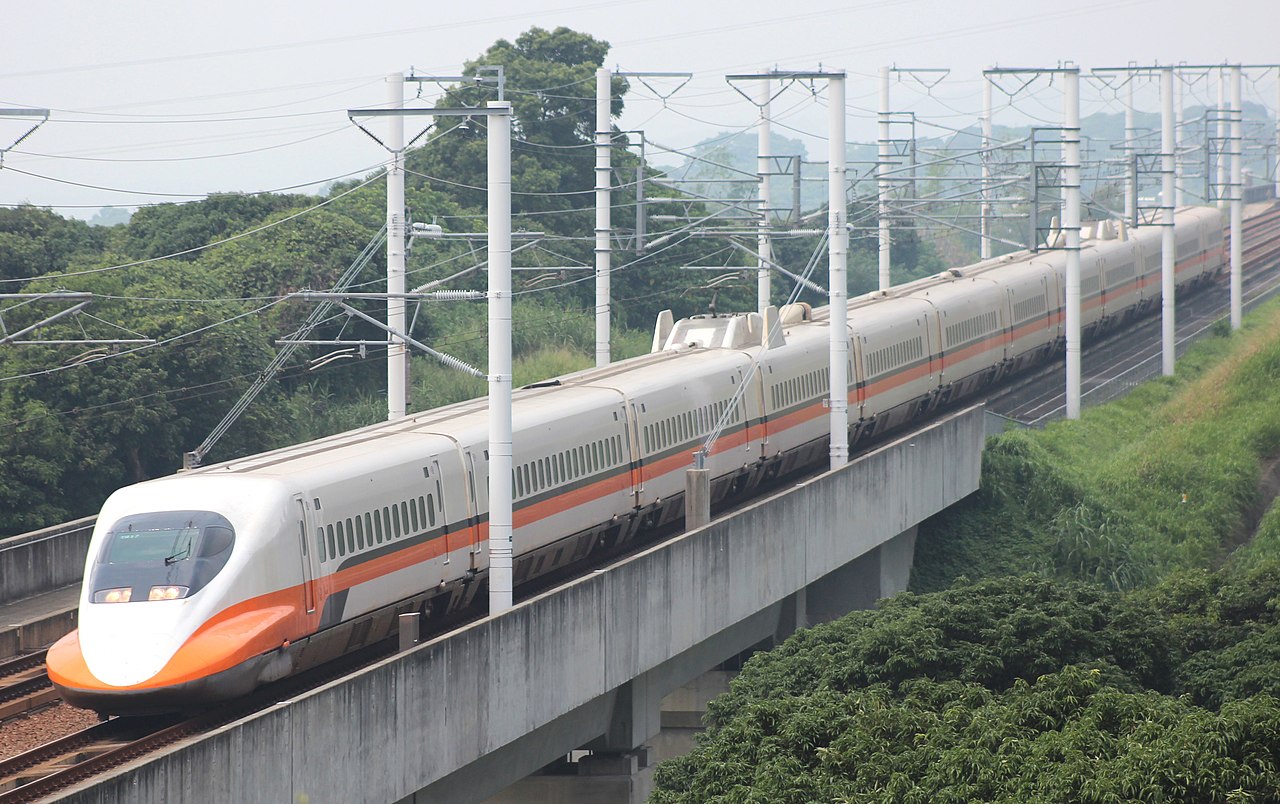 Поезд серии 700T, эксплуатируемый на Тайване