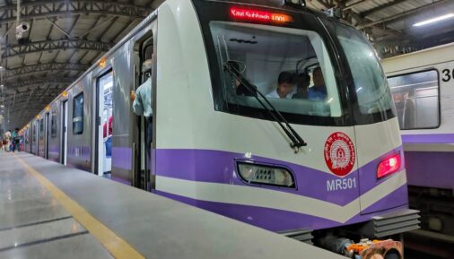 Первый поезд CRRC в метро Калькутты, Индия