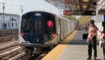 В Нью-Йорке введен в эксплуатацию первый поезд метро серии R211A от Kawasaki Rail