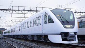 Tobu Railway представила новый поезд от Hitachi Rail для туристического сервиса Spacia X