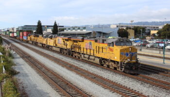 Калифорния намерена ограничить применение дизельной локомотивной тяги
