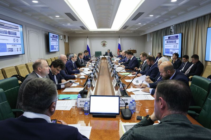 На заседании в Совете Федерации по вопросам развития транспортного комплекса в регионах России