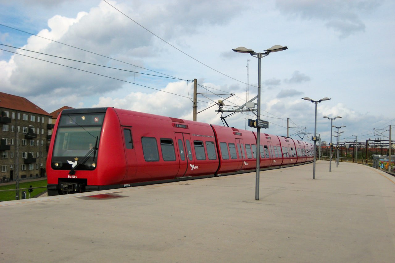 Поезд на городской железной дороге Копенгагена
