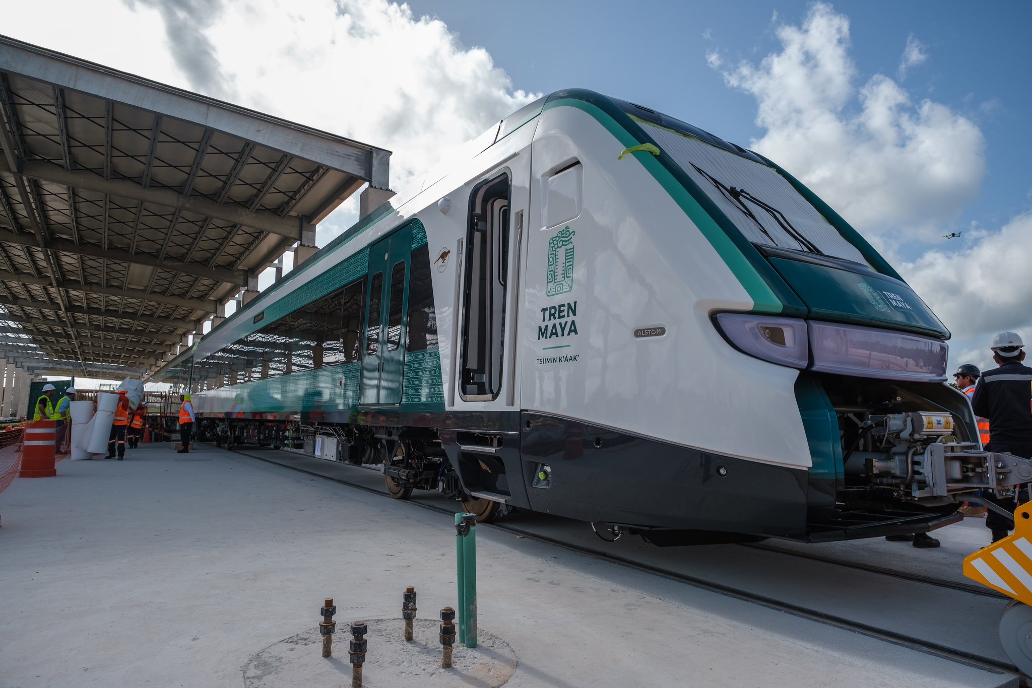 Дизель-поезд X’trapolis Xiinbal в депо Канкуна