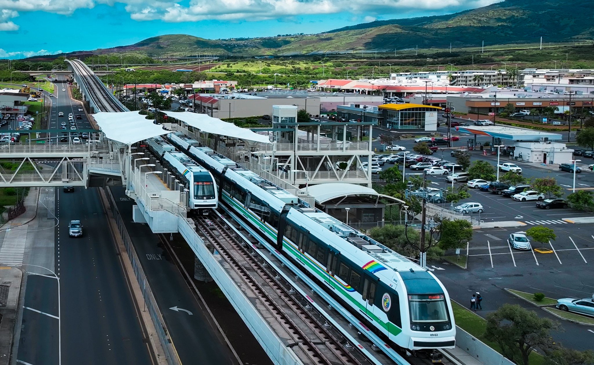 Беспилотные поезда Hitachi Rail на первом участке метрополитена Skyline в Гонолулу