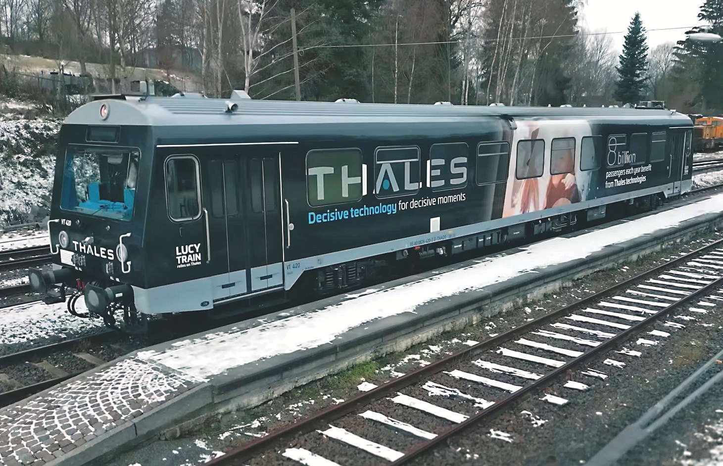 Испытательный поезд Lucy Train от Thales на треке в Рудных горах (Германия), управляемый оператором с расстояния 300 км