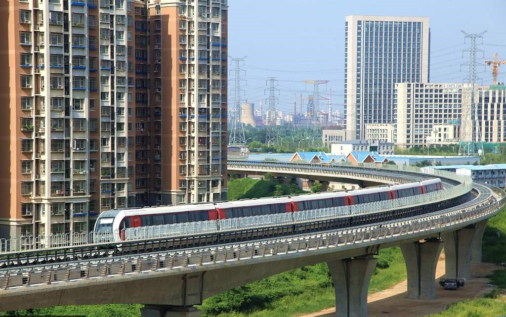 Маглев-поезд Linglong на линии пекинского маглева S1