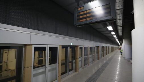 Платформенные двери на одной из станций метрополитена Лимы
